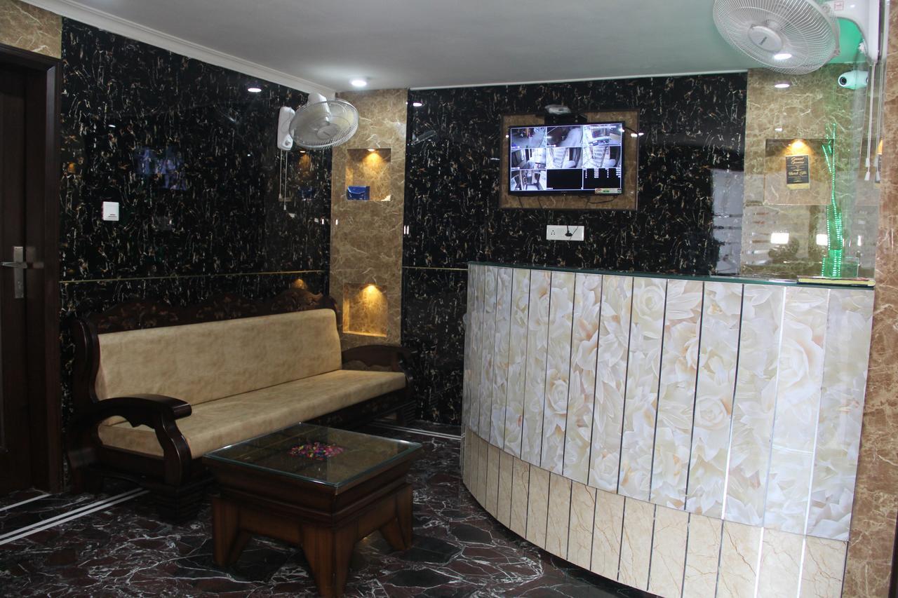 Hotel Silk Haldwāni Extérieur photo