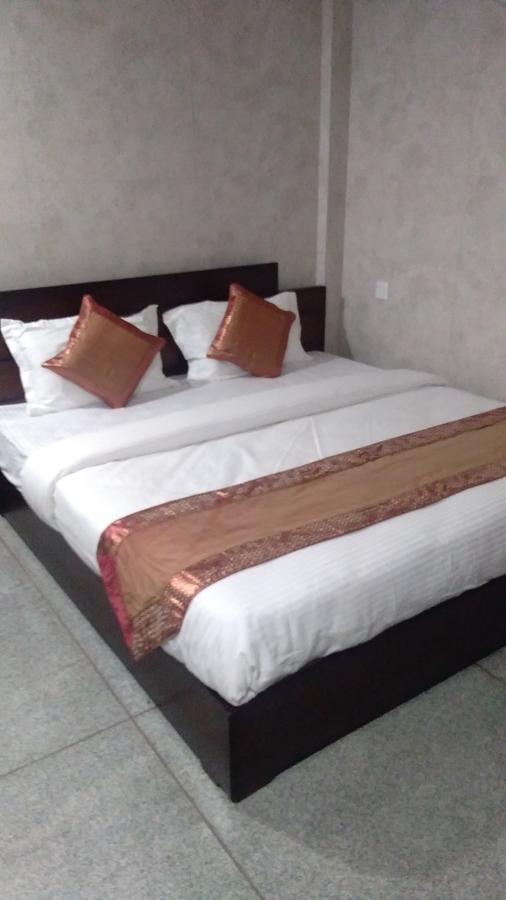 Hotel Silk Haldwāni Extérieur photo