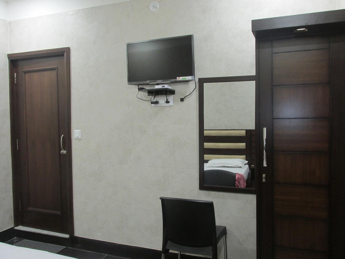 Hotel Silk Haldwāni Extérieur photo
