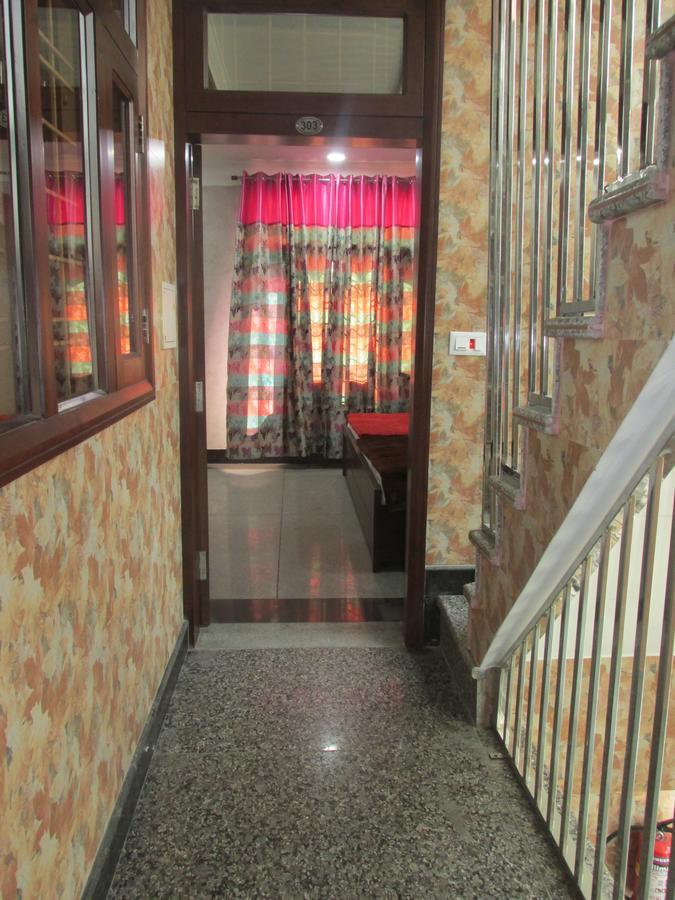 Hotel Silk Haldwāni Extérieur photo