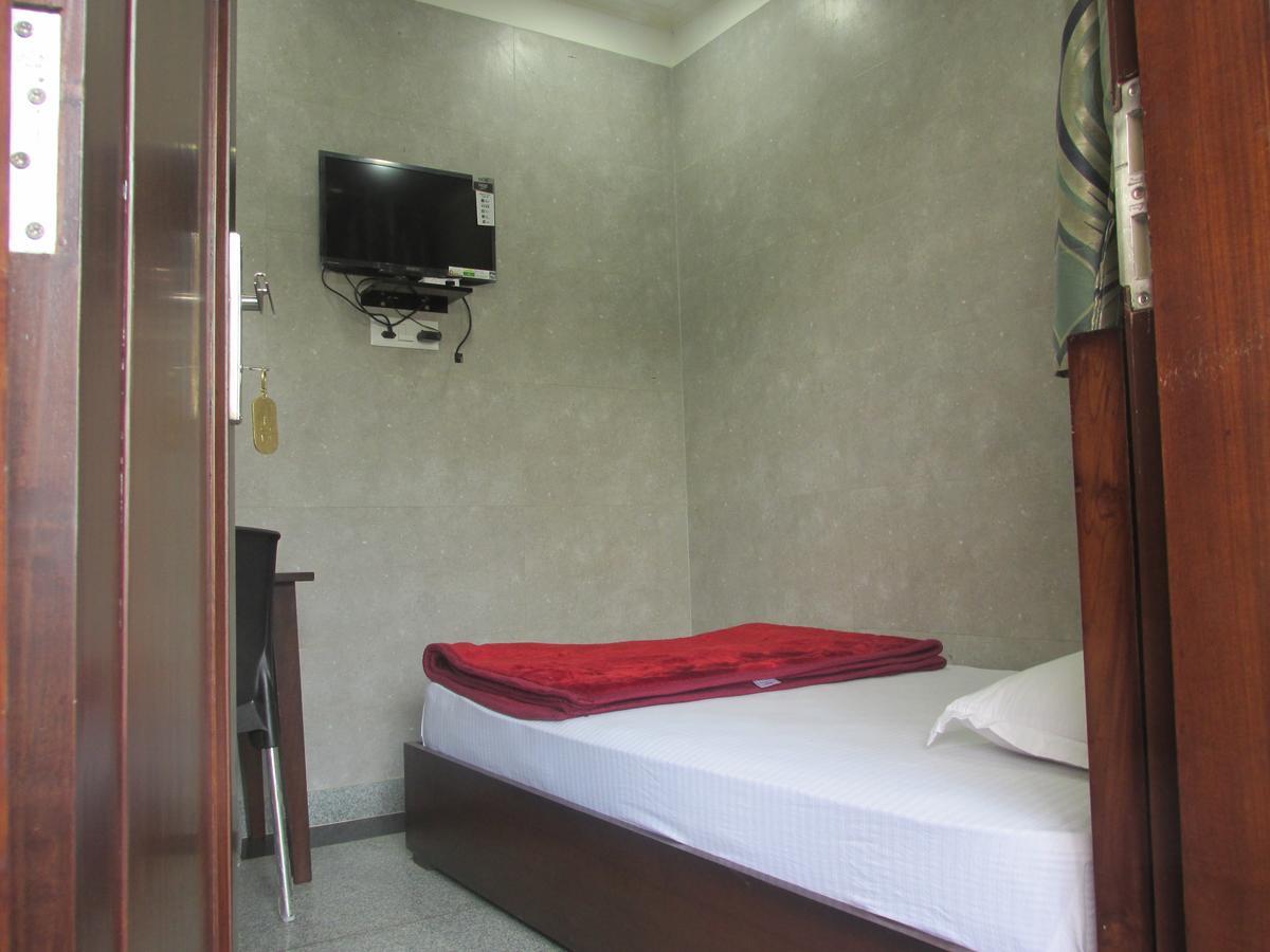 Hotel Silk Haldwāni Extérieur photo
